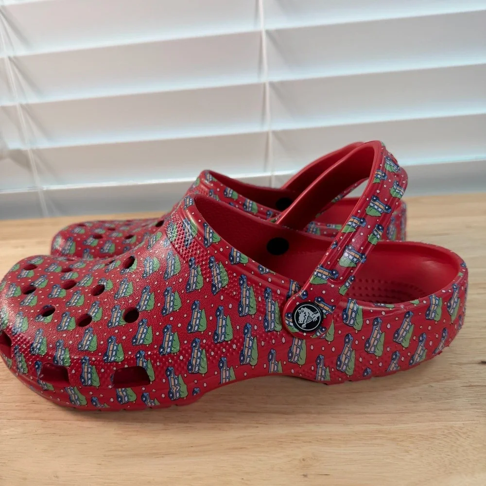 Crocs Vineyard Vines x Clogs Men's Red Christmas Tree Car Print Slip-On  - 11